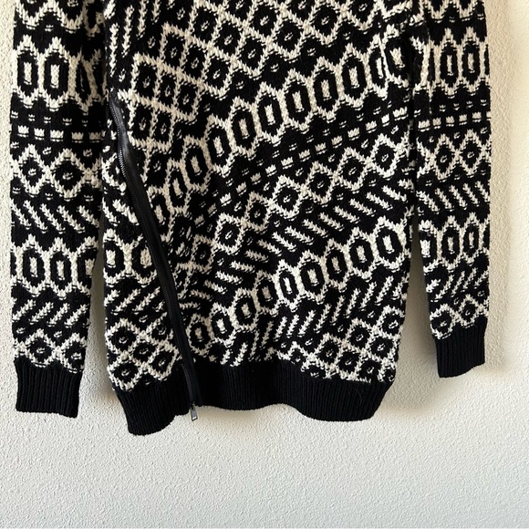 Ann Taylor Wool Blend Women’s Knit Tunic Sweater Medium Black White Geometric - Picture 2 of 12